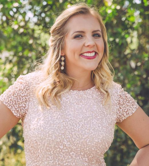 sarah barnes headshot